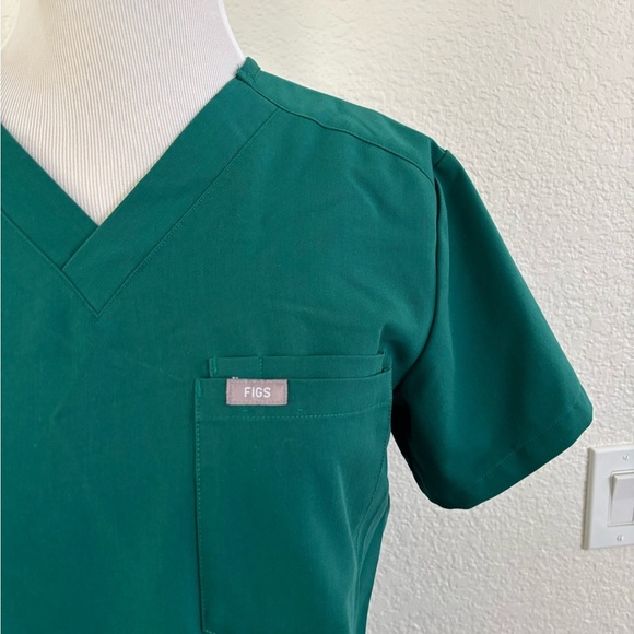 Figs Women's Green V-Neck Short Sleeve Top - Picture 2 of 10